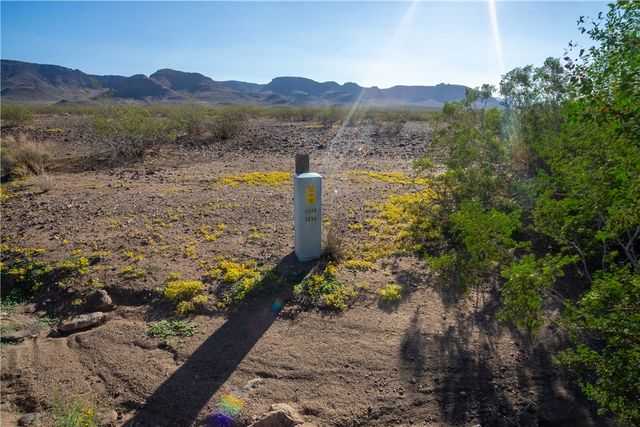 012 S Bacobi Rd, Golden Valley, AZ 86413