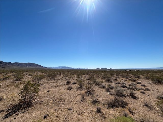 012 S Bacobi Rd, Golden Valley, AZ 86413