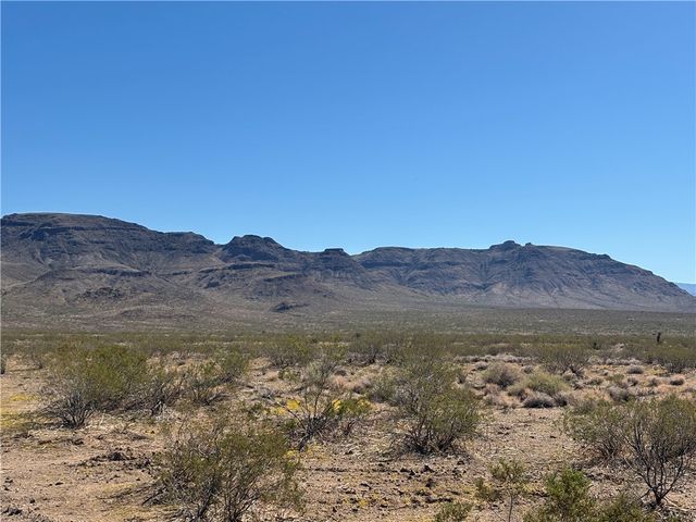 012 S Bacobi Rd, Golden Valley, AZ 86413