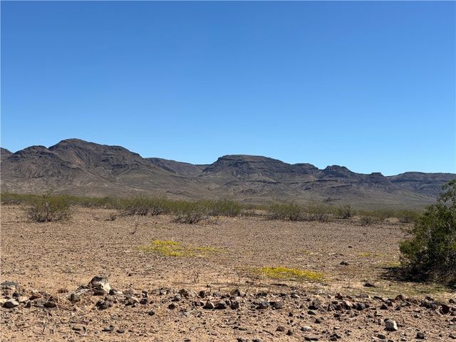 012 S Bacobi Rd, Golden Valley, AZ 86413