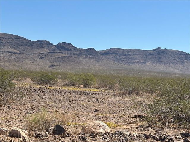 012 S Bacobi Rd, Golden Valley, AZ 86413