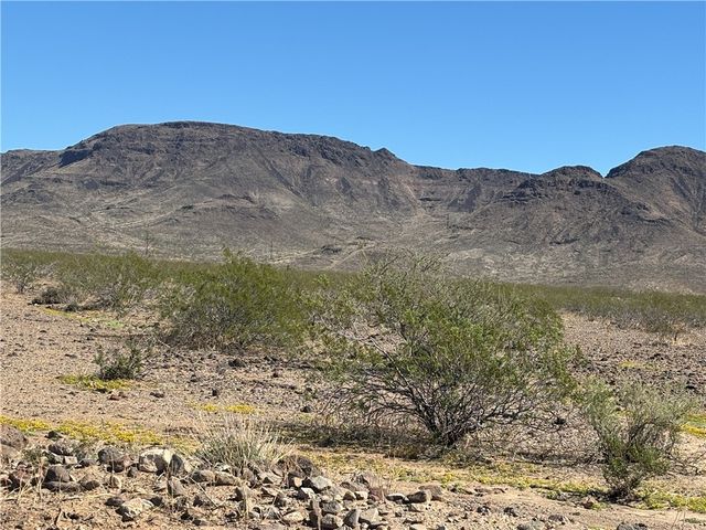 012 S Bacobi Rd, Golden Valley, AZ 86413