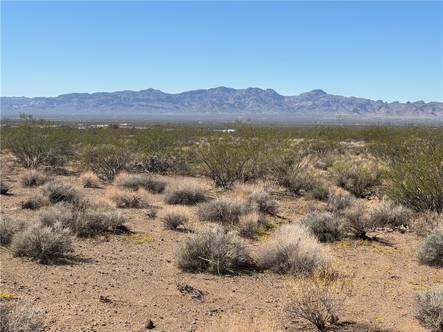 012 S Bacobi Rd, Golden Valley, AZ 86413