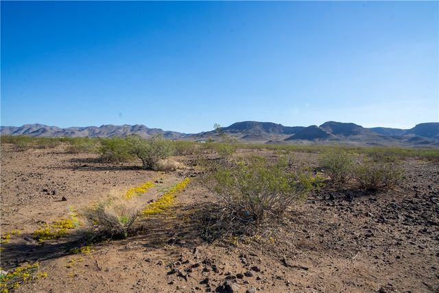 012 S Bacobi Rd, Golden Valley, AZ 86413