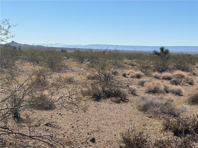 012 S Bacobi Rd, Golden Valley, AZ 86413