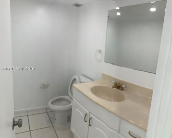 16740 NE 9th Ave 206, North Miami Beach, FL 33162