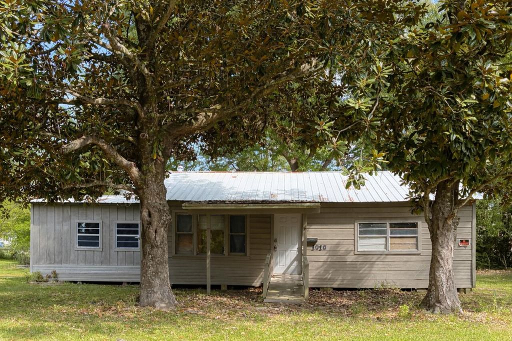 1010 Patton, Deridder, LA 70634