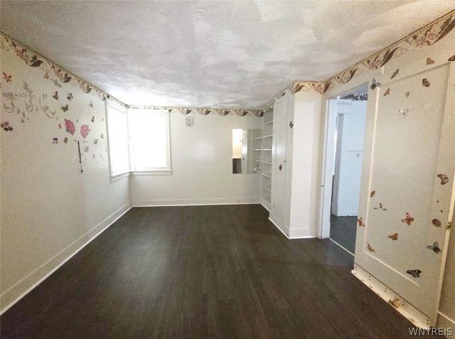 18 Victoria Avenue, Buffalo, NY 14214