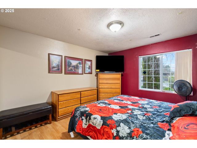 1435 Se 148TH Ave, Portland, OR 97233