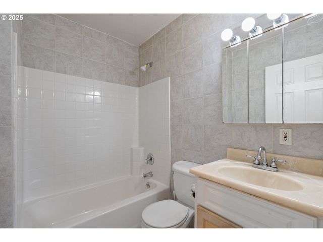 1435 Se 148TH Ave, Portland, OR 97233