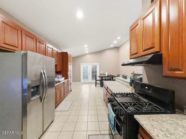 421 MAHAN Drive, Clint, TX 79836