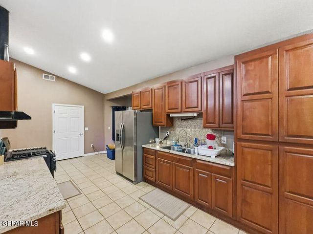 421 MAHAN Drive, Clint, TX 79836