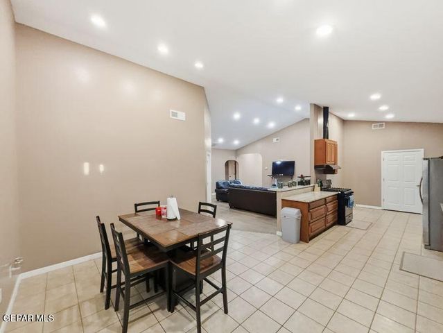 421 MAHAN Drive, Clint, TX 79836