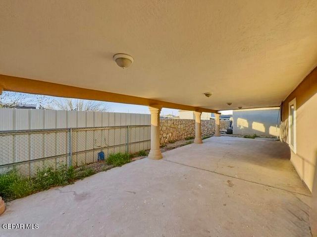 421 MAHAN Drive, Clint, TX 79836