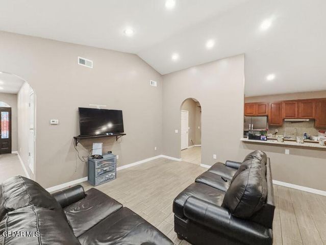 421 MAHAN Drive, Clint, TX 79836