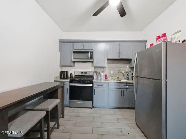 421 MAHAN Drive, Clint, TX 79836