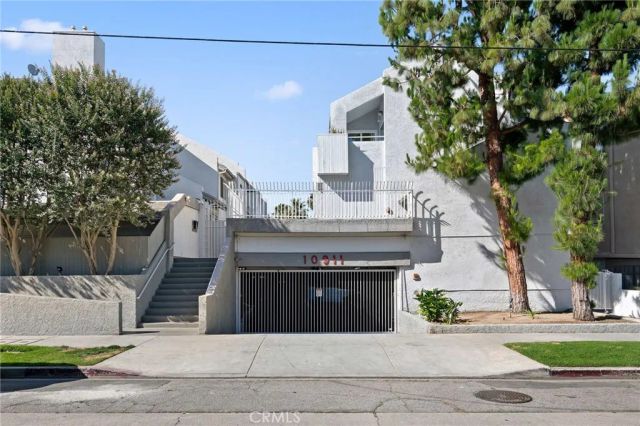 10911 Bluffside Drive 23, Studio City, CA 91604