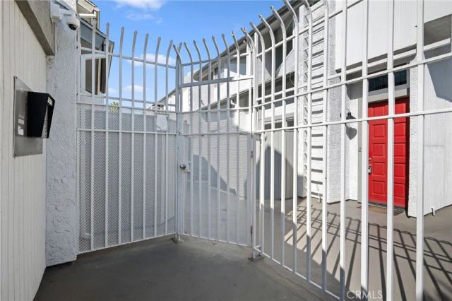 10911 Bluffside Drive 23, Studio City, CA 91604