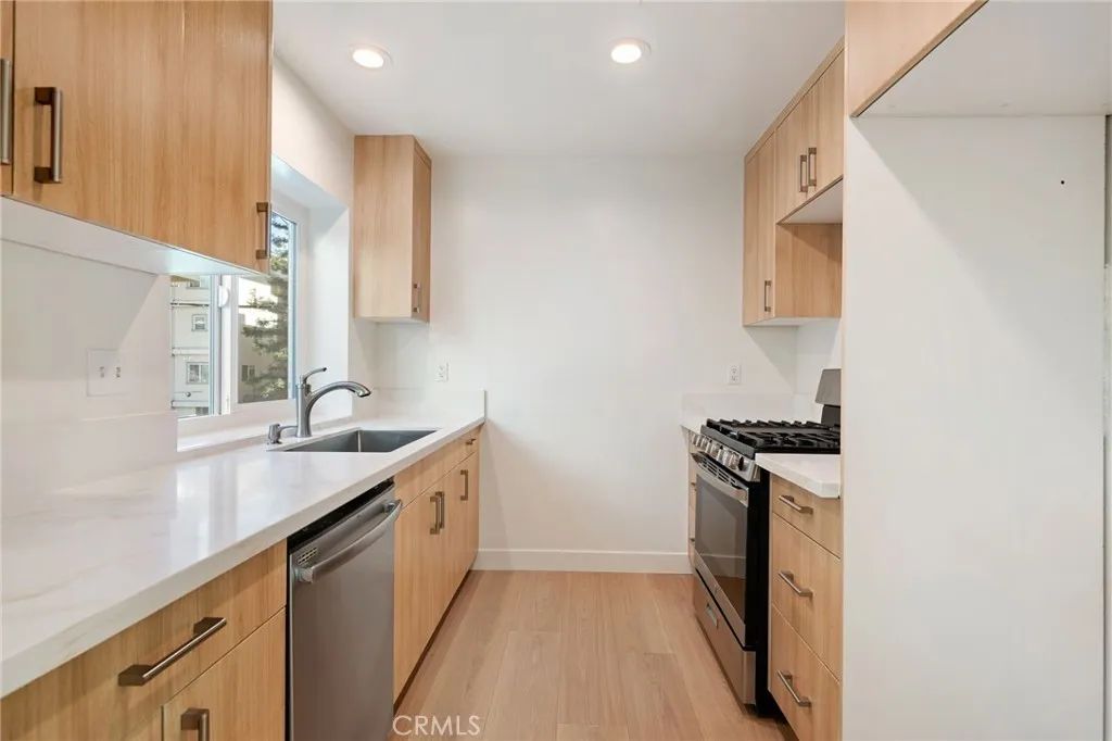 10911 Bluffside Drive 23, Studio City, CA 91604