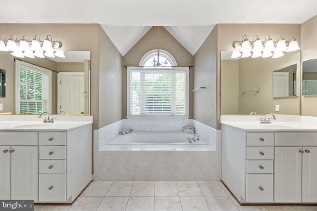12814 WILLOW POINT DR, Fredericksburg, VA 22408