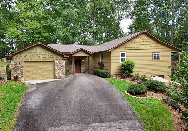 1512 Smithfield Lane, Young Harris, GA 30582
