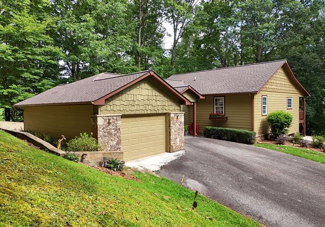 1512 Smithfield Lane, Young Harris, GA 30582
