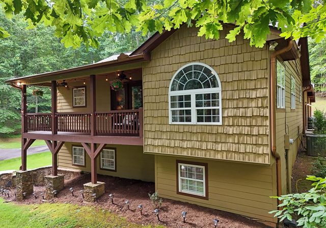 1512 Smithfield Lane, Young Harris, GA 30582