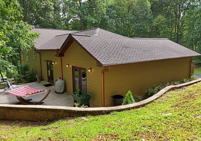 1512 Smithfield Lane, Young Harris, GA 30582