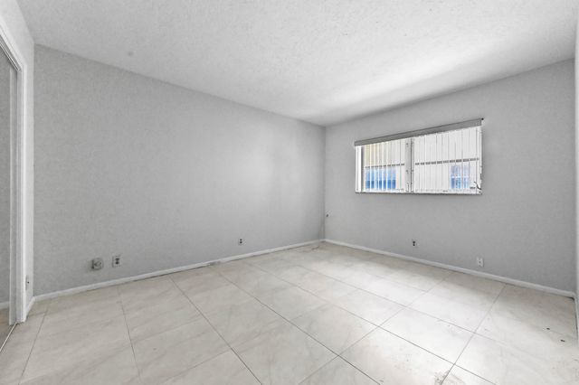 240 Croton Avenue 102, Lantana, FL 33462