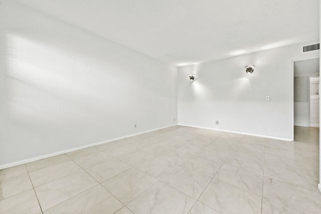 240 Croton Avenue 102, Lantana, FL 33462