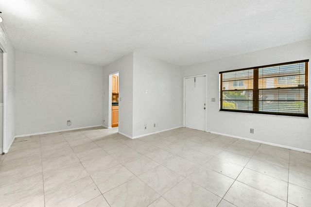 240 Croton Avenue 102, Lantana, FL 33462