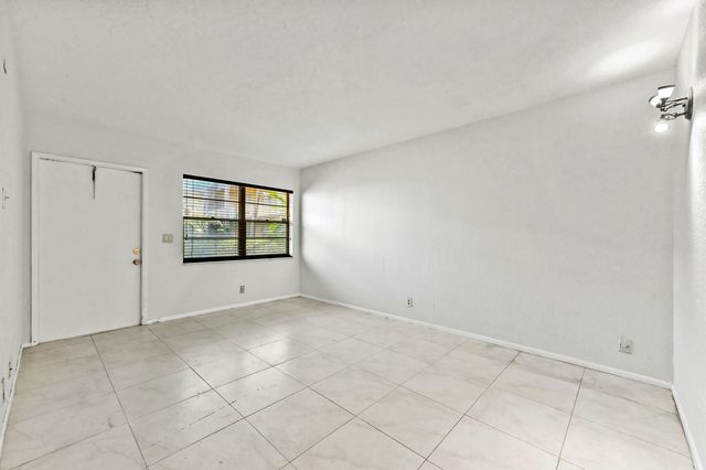 240 Croton Avenue 102, Lantana, FL 33462