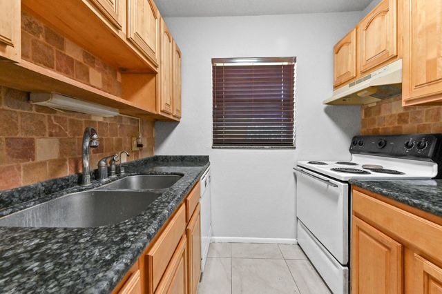 240 Croton Avenue 102, Lantana, FL 33462