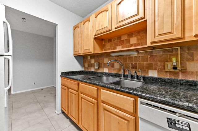 240 Croton Avenue 102, Lantana, FL 33462