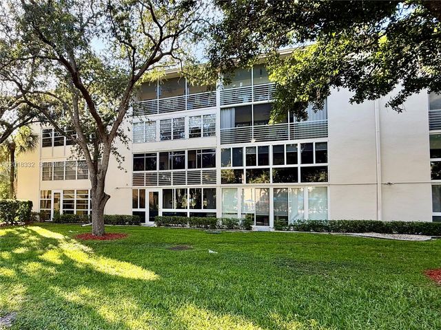 2301 Lucaya Lane O1, Coconut Creek, FL 33066