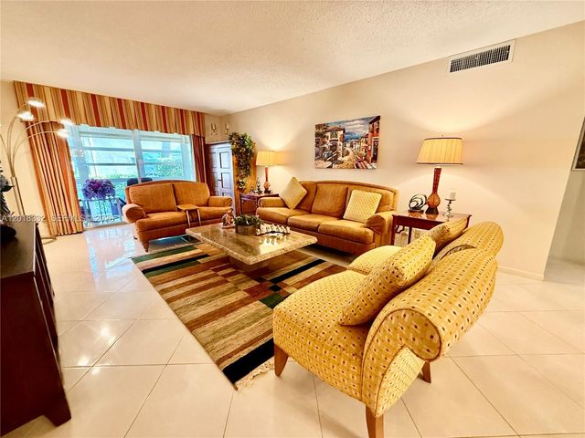 2301 Lucaya Lane O1, Coconut Creek, FL 33066
