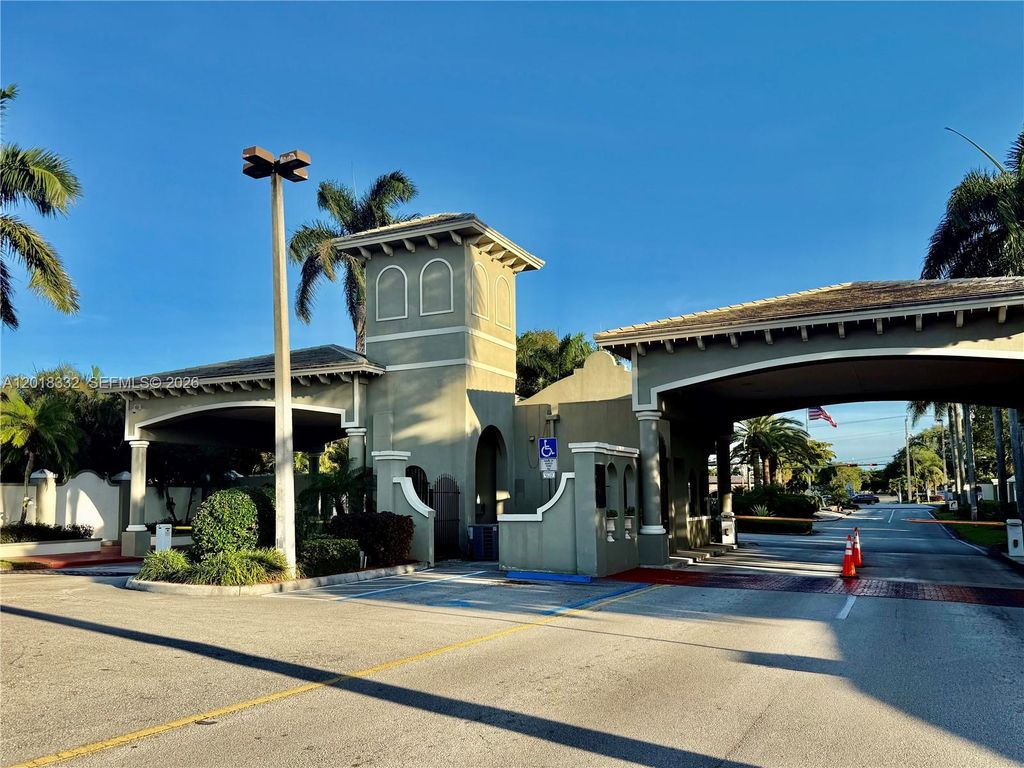 2301 Lucaya Lane O1, Coconut Creek, FL 33066