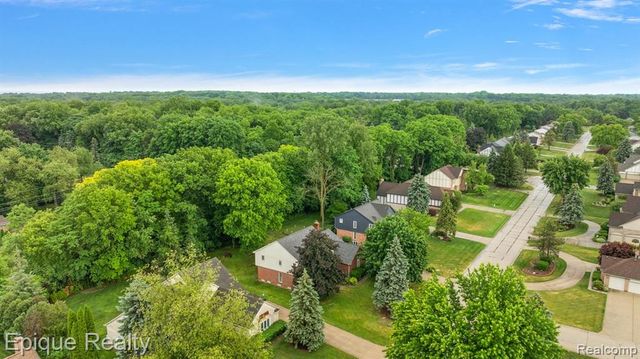 1719 Hickory Bark Lane, Bloomfield Hills, MI 48304