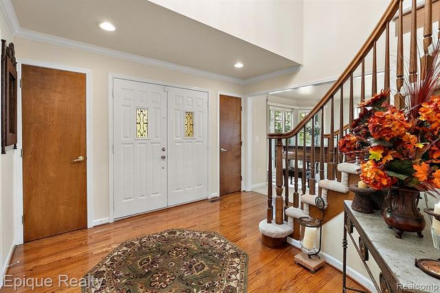 1719 Hickory Bark Lane, Bloomfield Hills, MI 48304