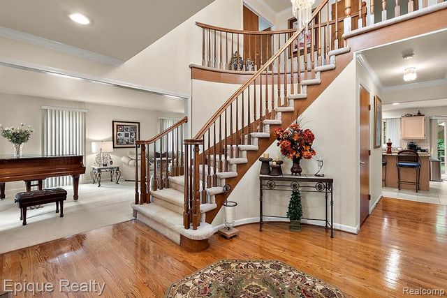 1719 Hickory Bark Lane, Bloomfield Hills, MI 48304