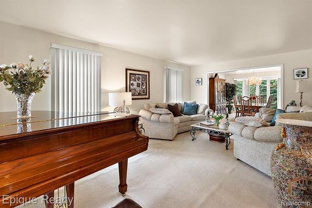 1719 Hickory Bark Lane, Bloomfield Hills, MI 48304