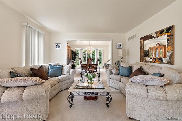 1719 Hickory Bark Lane, Bloomfield Hills, MI 48304