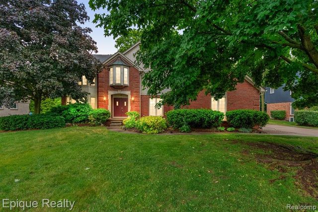 1719 Hickory Bark Lane, Bloomfield Hills, MI 48304