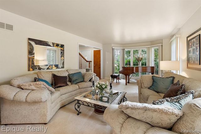 1719 Hickory Bark Lane, Bloomfield Hills, MI 48304