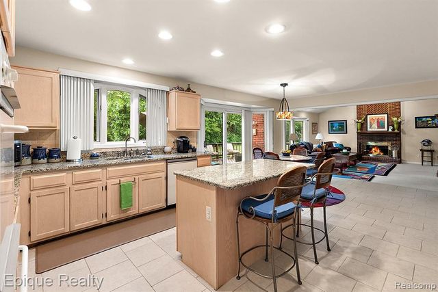 1719 Hickory Bark Lane, Bloomfield Hills, MI 48304