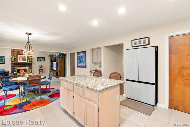 1719 Hickory Bark Lane, Bloomfield Hills, MI 48304