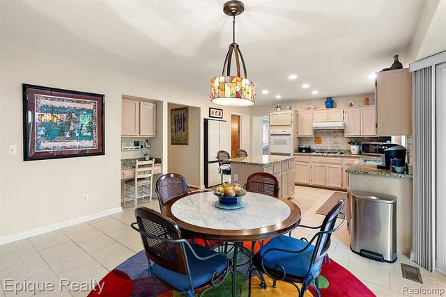 1719 Hickory Bark Lane, Bloomfield Hills, MI 48304