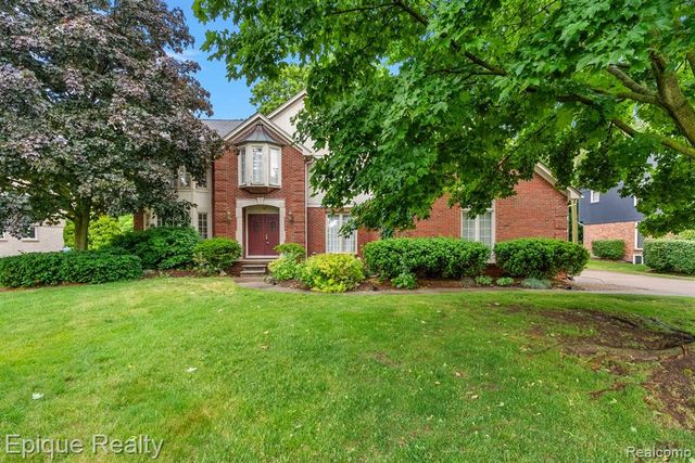 1719 Hickory Bark Lane, Bloomfield Hills, MI 48304
