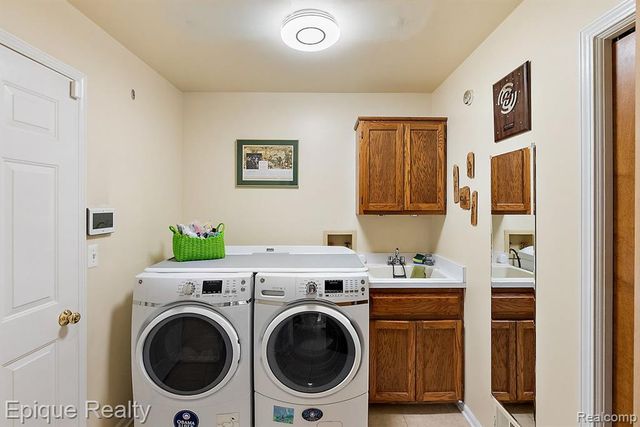 1719 Hickory Bark Lane, Bloomfield Hills, MI 48304