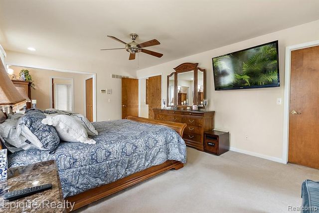 1719 Hickory Bark Lane, Bloomfield Hills, MI 48304